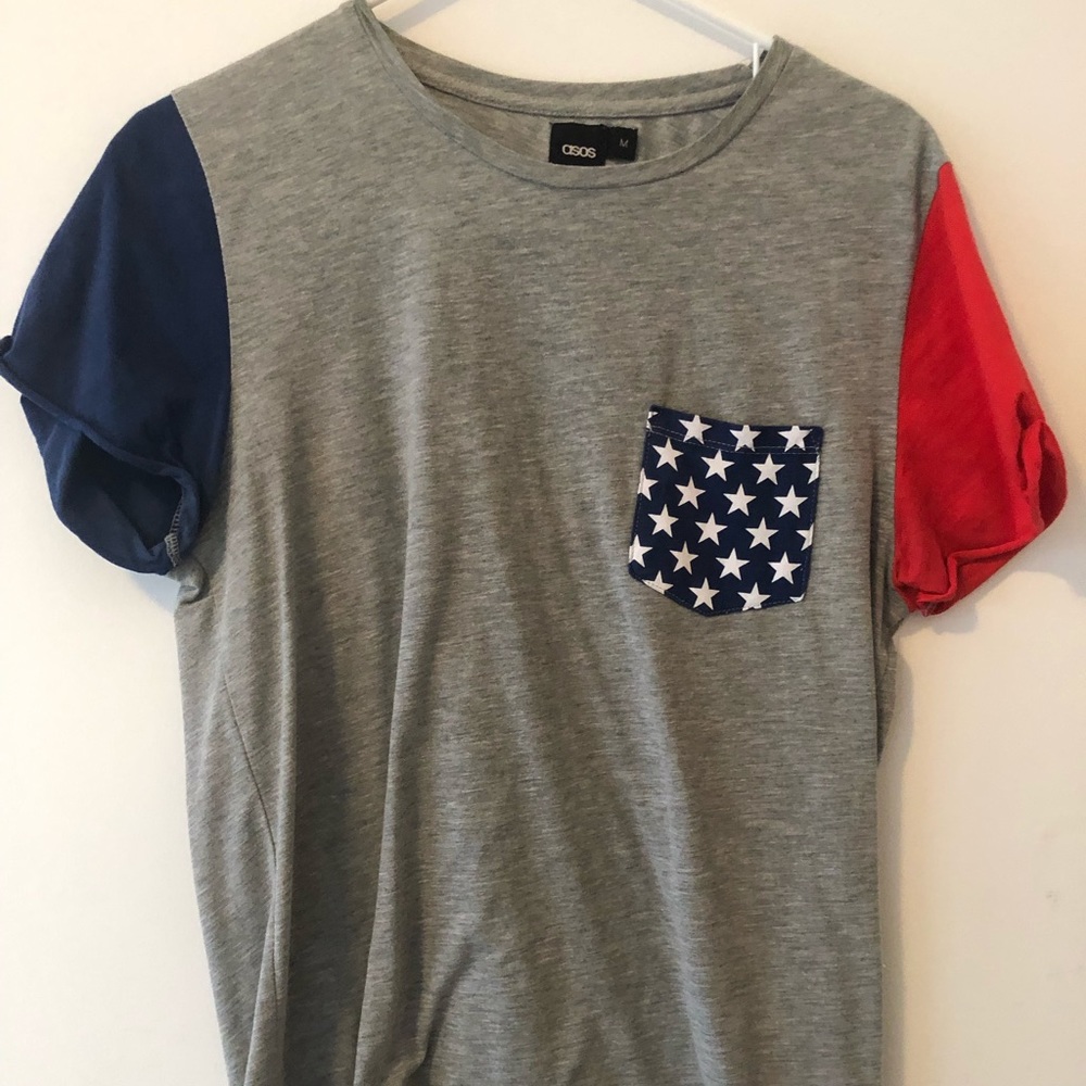 Gray blue and red crew neck t-shirt